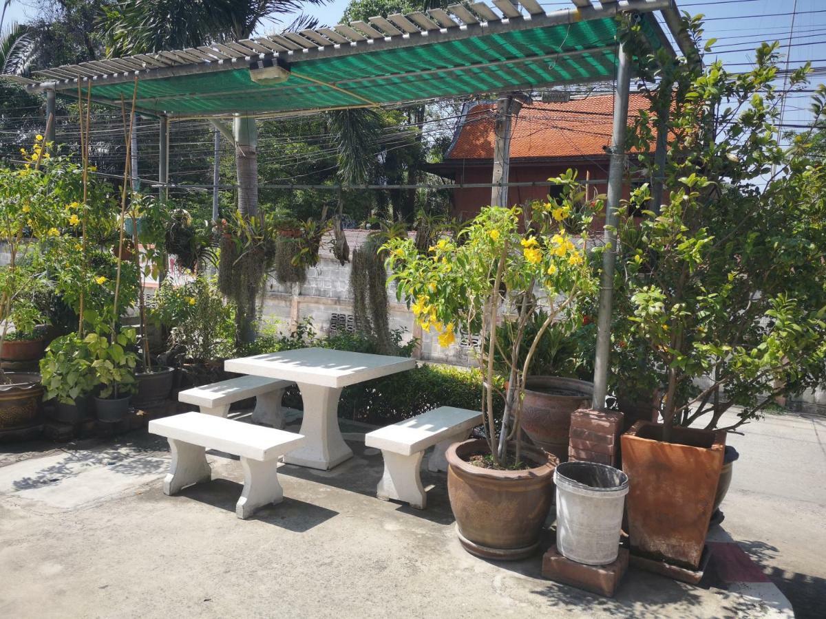 Sab Suwarn Mansion Hotell Suphan Buri Eksteriør bilde