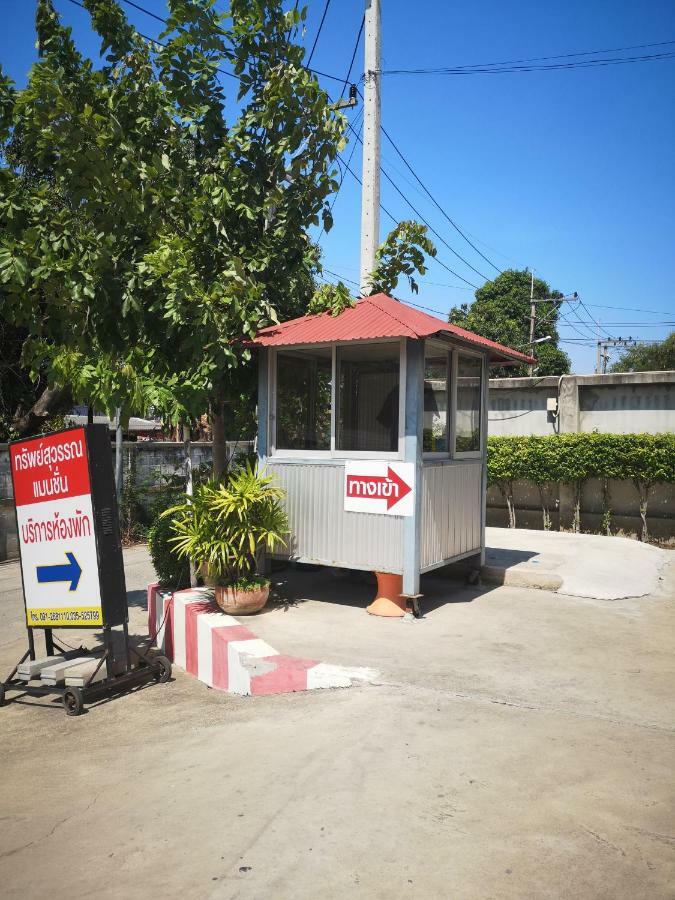 Sab Suwarn Mansion Hotell Suphan Buri Eksteriør bilde
